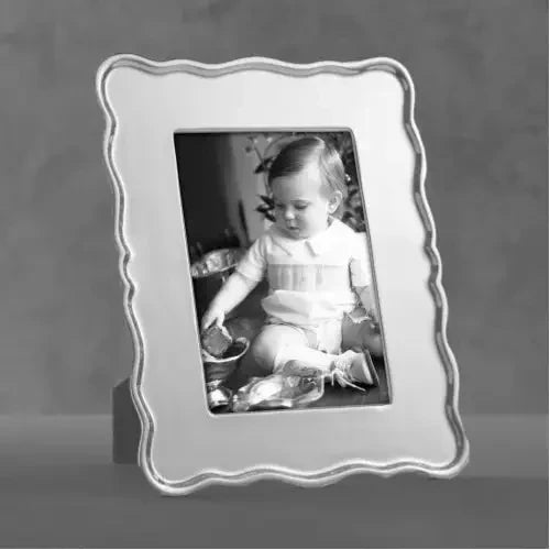 Beatriz Ball - Frames - Frame Rea Scalloped 5’’x7’’